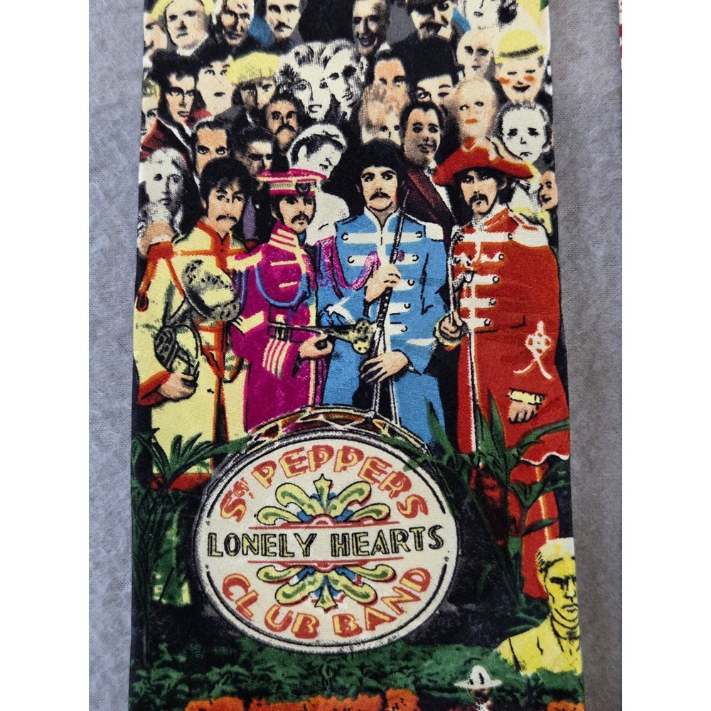 Beatles Vintage 1996 Sgt Peppers Lonely Hearts Club Band Silk Tie Apple Corp